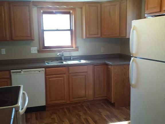 5th image of 125 E Burnett St