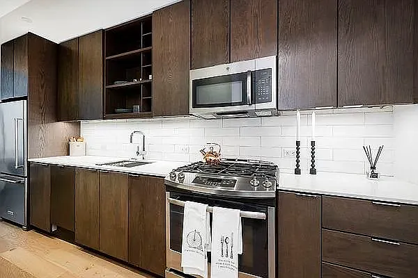 225 East 39th Street — Photo 3