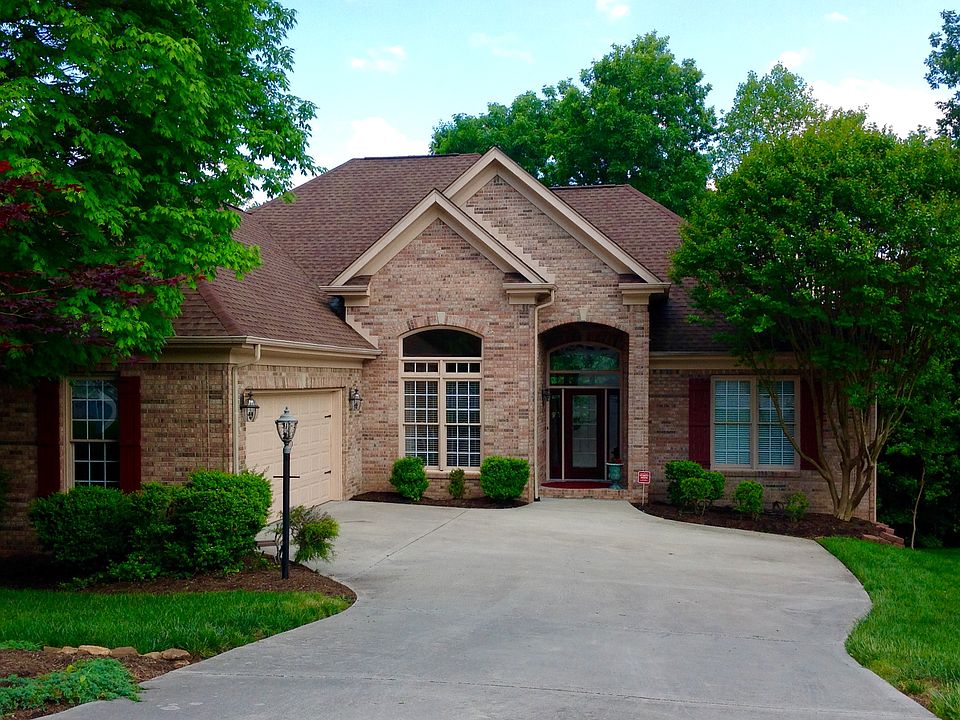 1st image of 936 Vista Oaks Ln