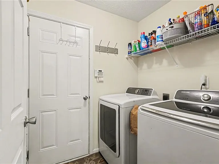 6390 Shadow Sq — Photo 15