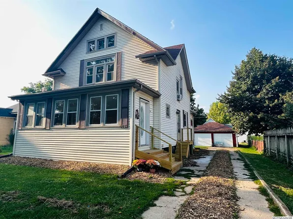 226 E Elmore St, Manly, IA 50456