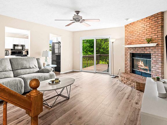 3rd image of 1240 Beacon Hill Ct