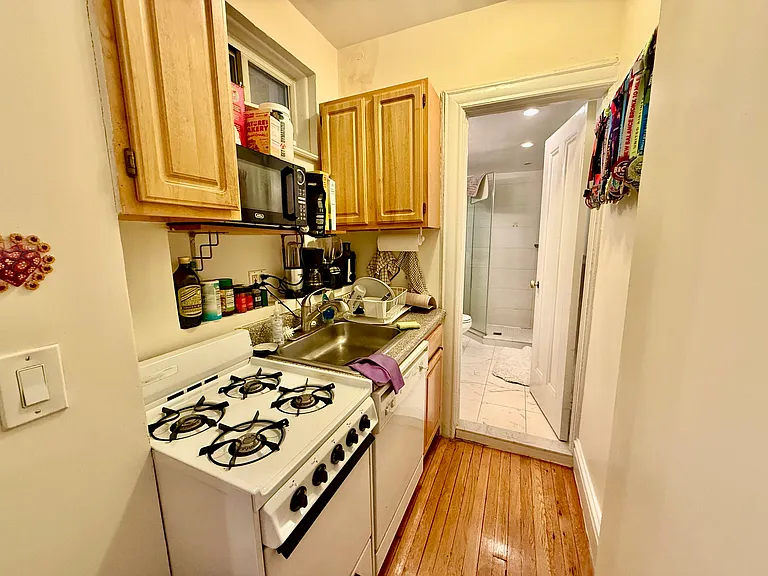 140 W 71st St #2G — Photo 5