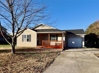 817 Fowler Dr, Lebanon, MO 65536