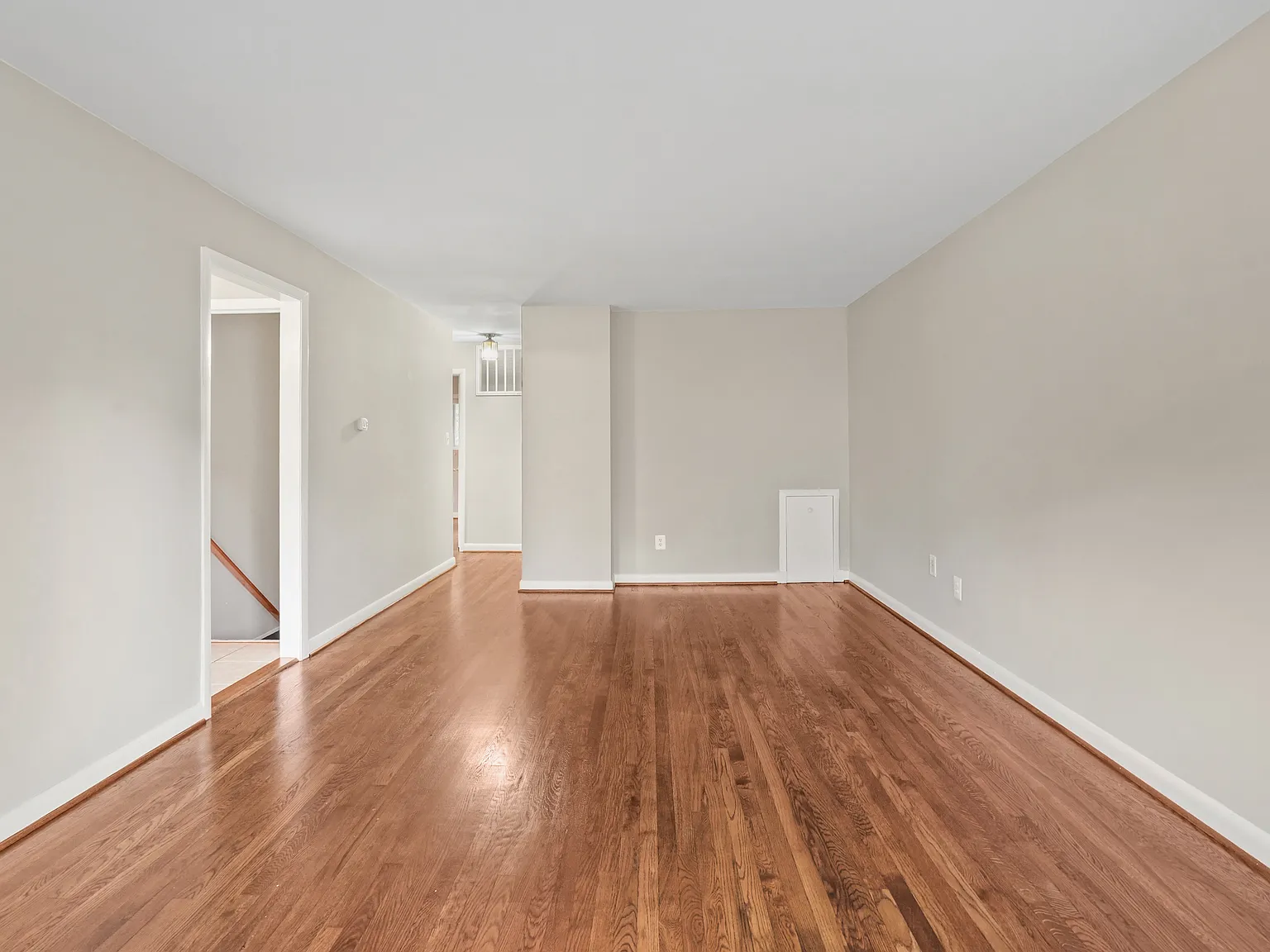 3 bed, 988 sqft, $4,000 — Photo 3