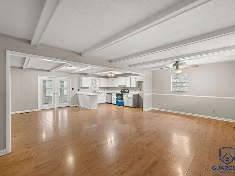 415 Hill St — Photo 4