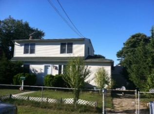 161 Heathcote Rd, Lindenhurst, NY 11757
