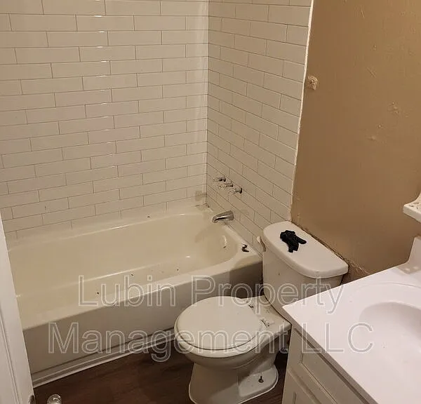1219 Capital Ave — Photo 6