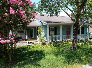 825 3rd St, Rosiclare, IL 62982