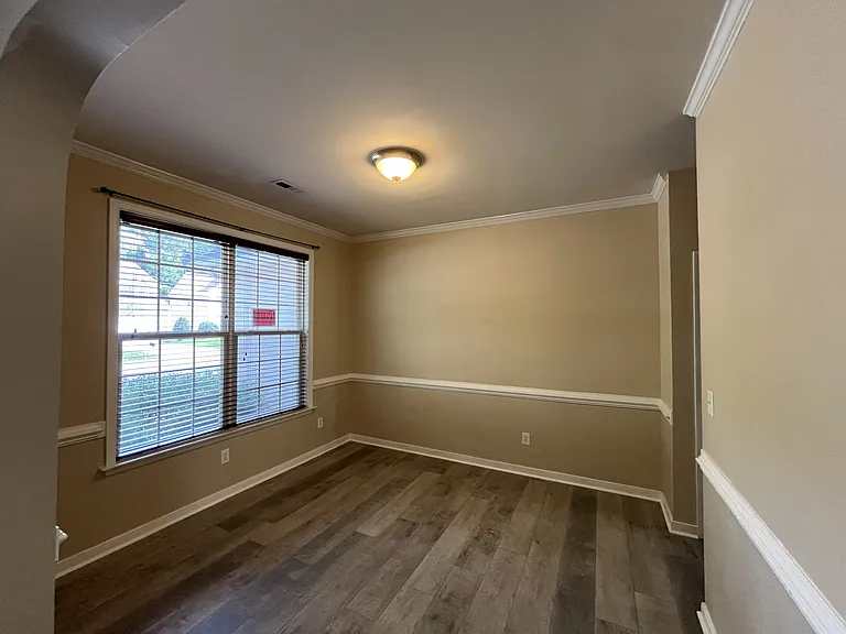410 Queensbury Ln — Photo 6