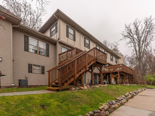 24546 Cashmere Ct, Southfield, MI 48033