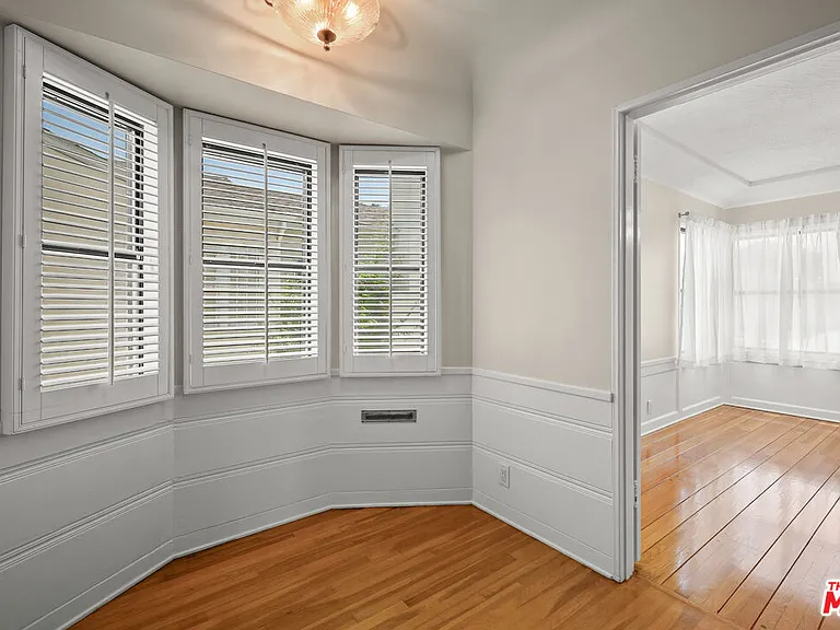 3960 Welland Ave — Photo 20