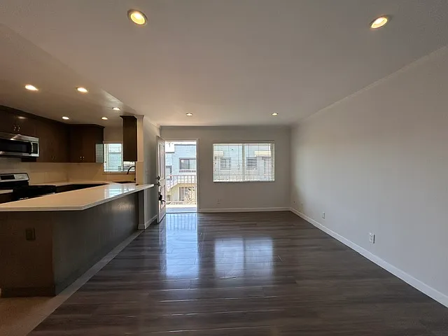 6337 Primrose Ave #9 — Photo 3