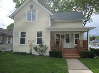 911 Wilson Ave, Sterling, IL 61081