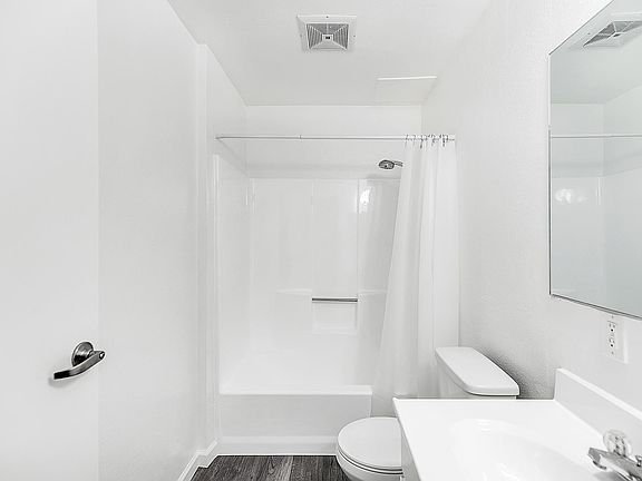 4th image of 217 Lake Shore Ter APT 2