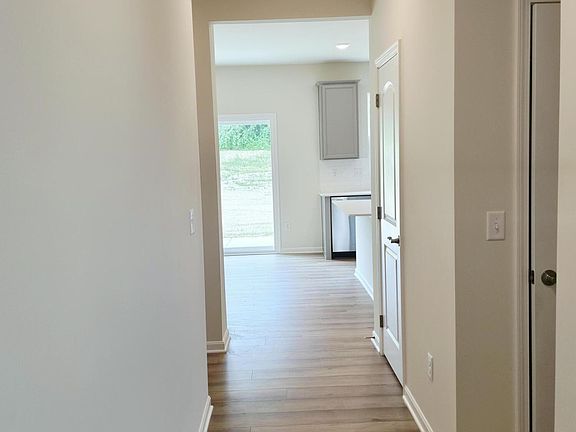 5th image of 8302 Fairmount Rd