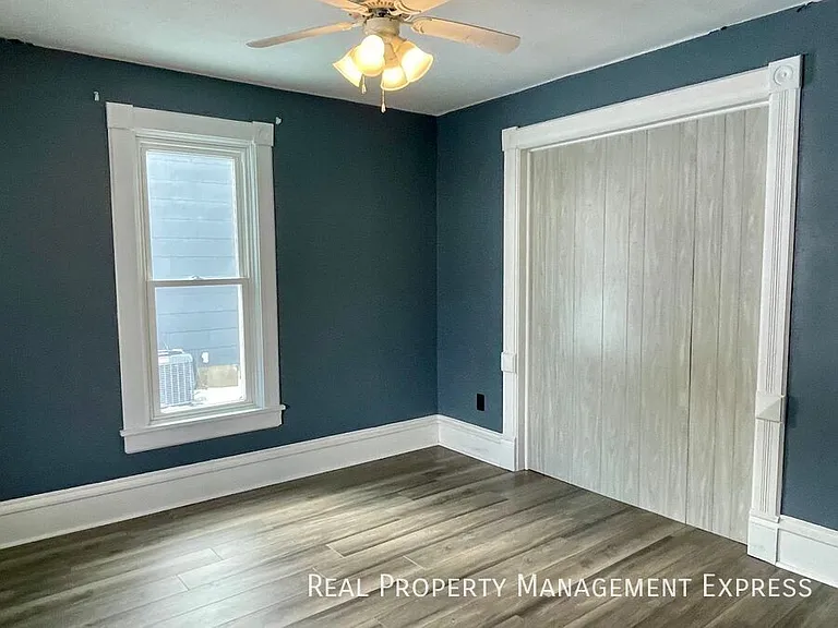 115 S Grange Ave — Photo 3