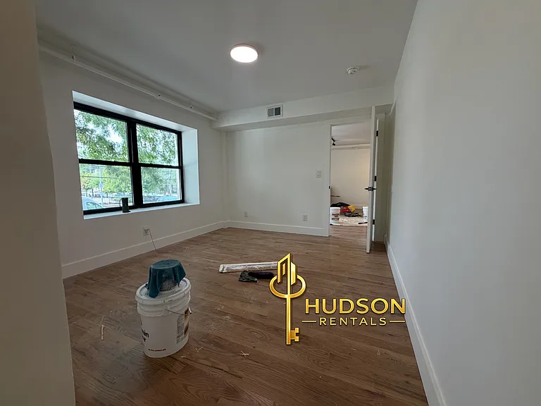 850 Westside Ave #9 — Photo 6