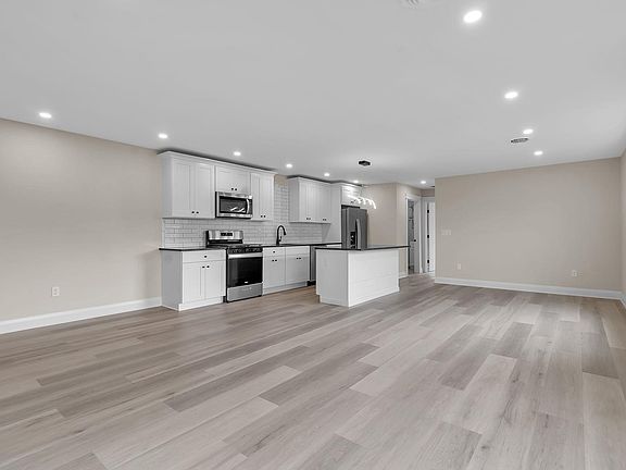4th image of 151 Division St #3