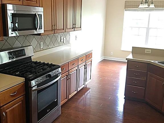 3rd image of 1320 Tilton Dr