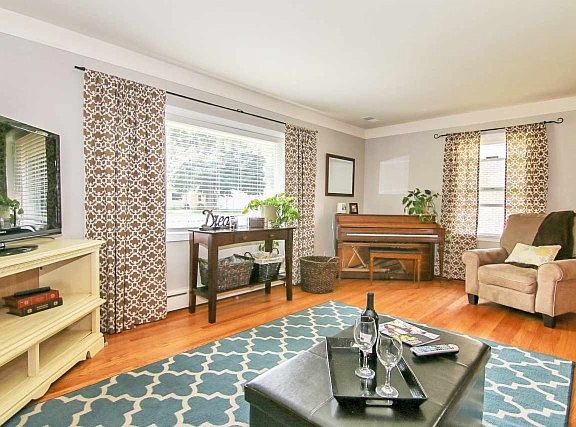 3rd image of 6208 Exchange St