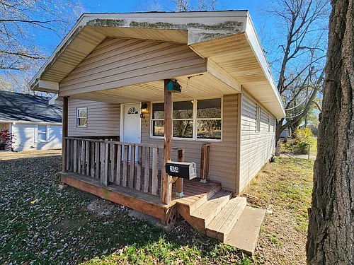 2854 W Walnut St Photo 1