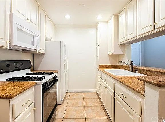 5th image of 365 Burchett St Unit 107
