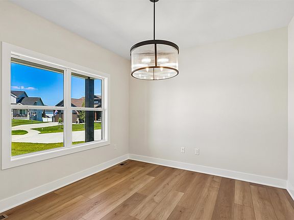 4th image of 250 NW Copperleaf Ct