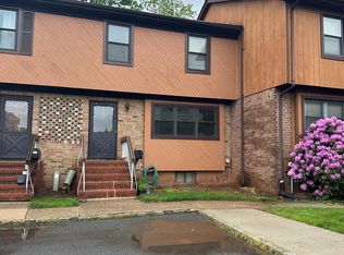 205 Merrywood Dr, Edison, NJ 08817