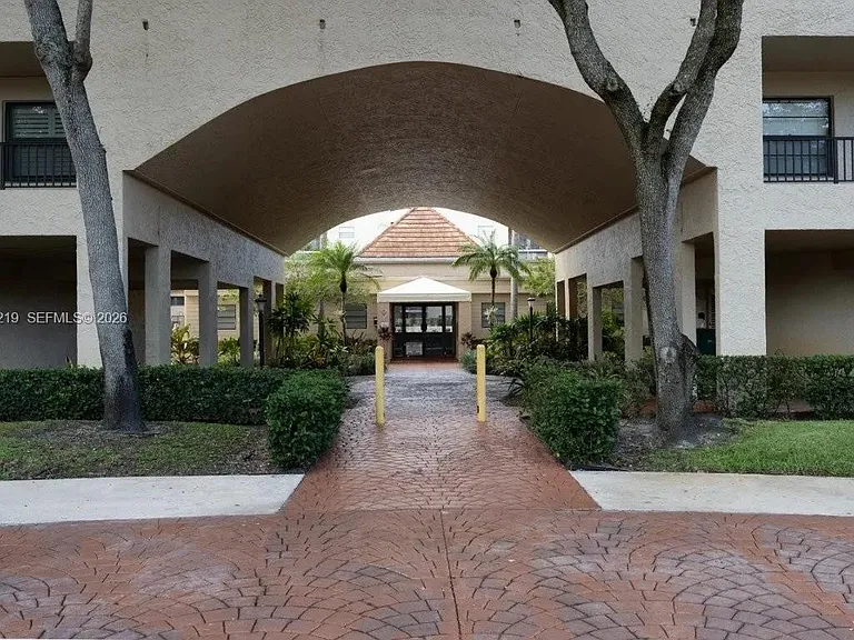 10451 W Broward Blvd #201 — Photo 38