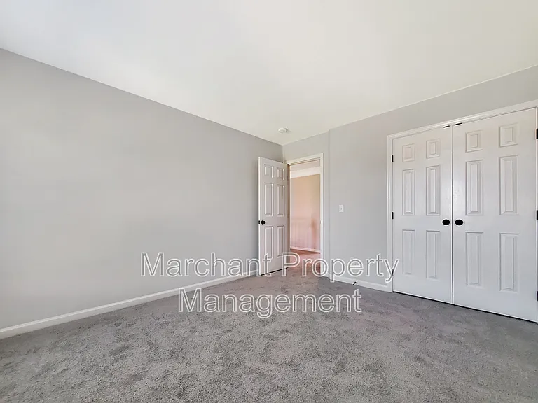 15 Silverthorn Ct — Photo 28