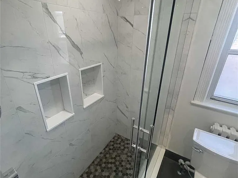 1083 Avenue Rd #4 — Photo 34