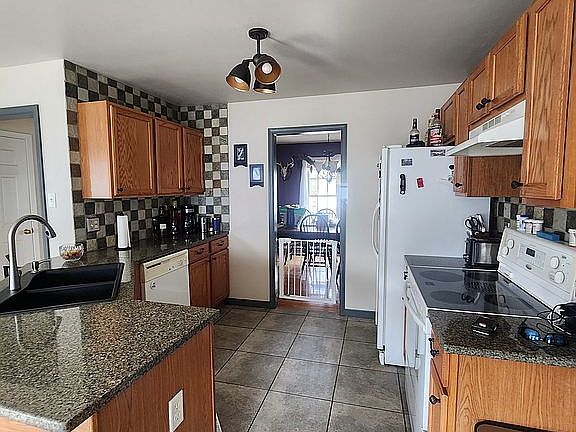 4th image of 8419 Hunters Lake Pl