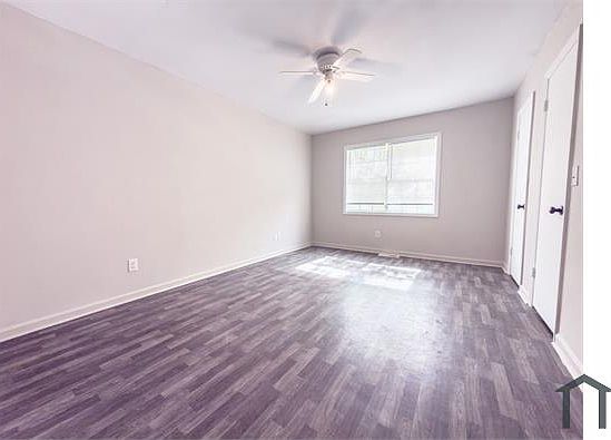 4th image of 121 Langley Dr #D