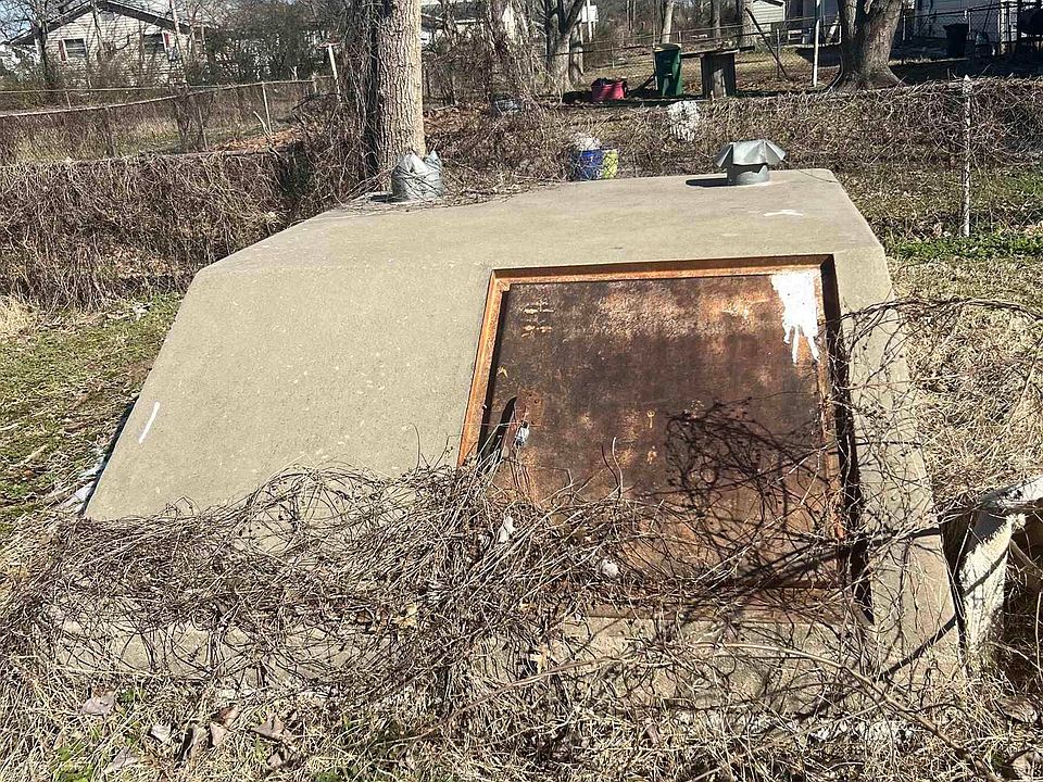2nd image of 605 Ellen Dr
