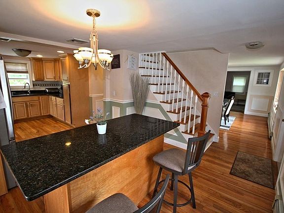 5th image of 27 Lincoln Ave