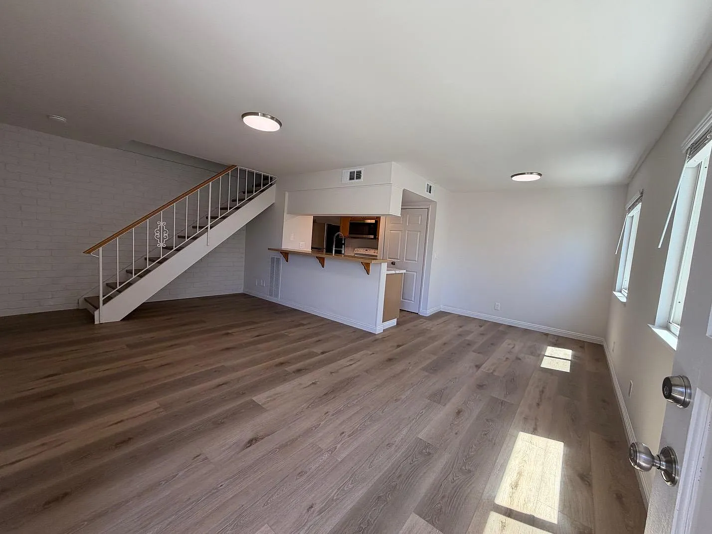 2 bed, 882 sqft, $2,500 — Photo 3