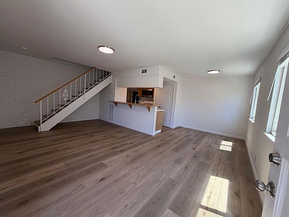 3rd image of 609 Avenida Del Platino