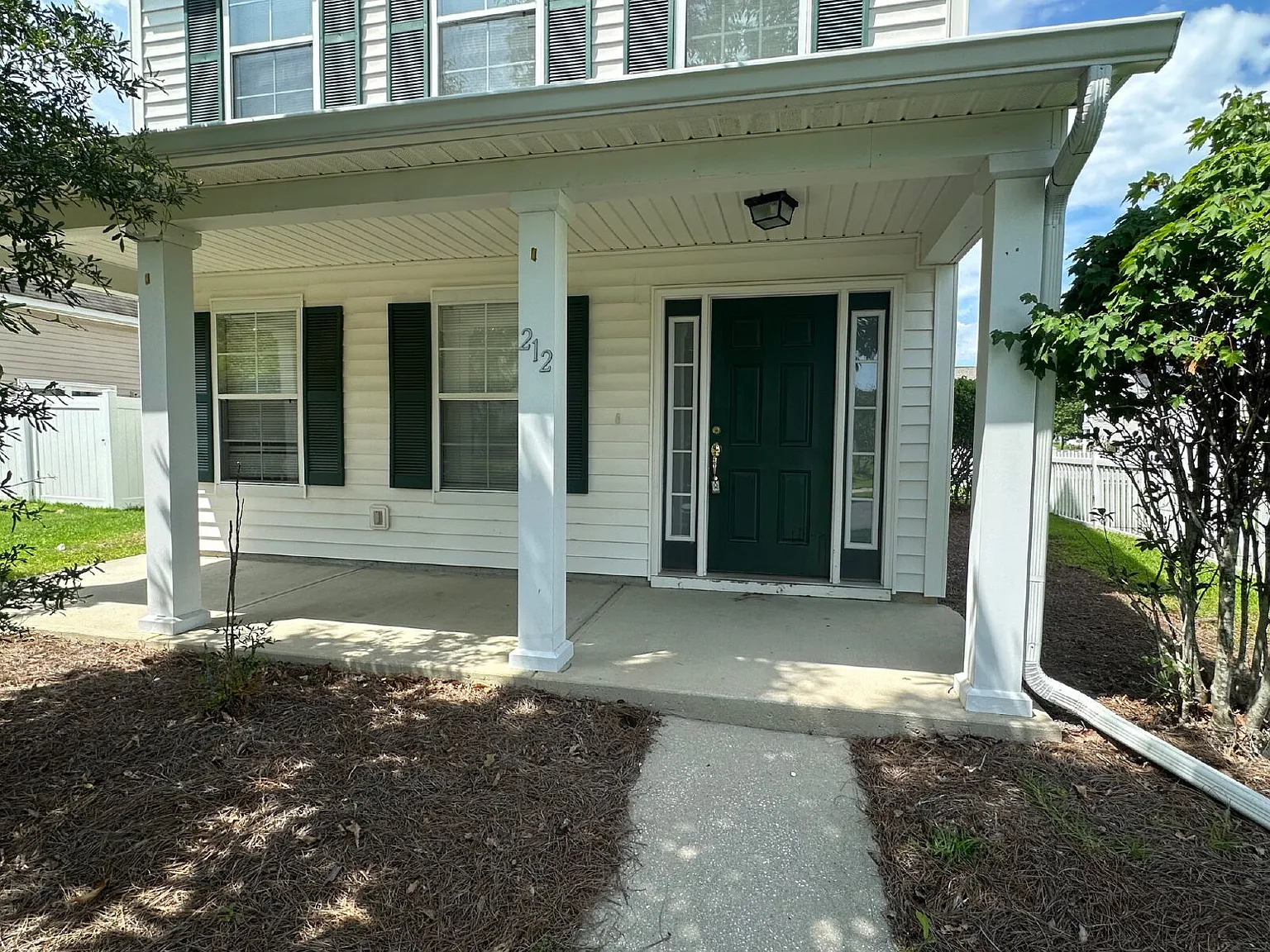3 bed, 2.5 bath, 1320 sqft, $2,125 — Photo 2
