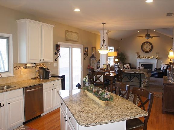 3rd image of 14850 Jonathan Dr