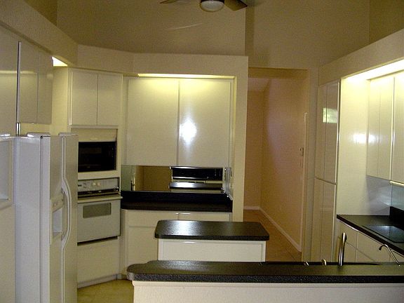 Spacious Island Kitchen