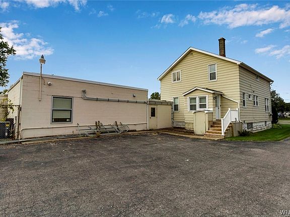 5th image of 3555 N Buffalo St