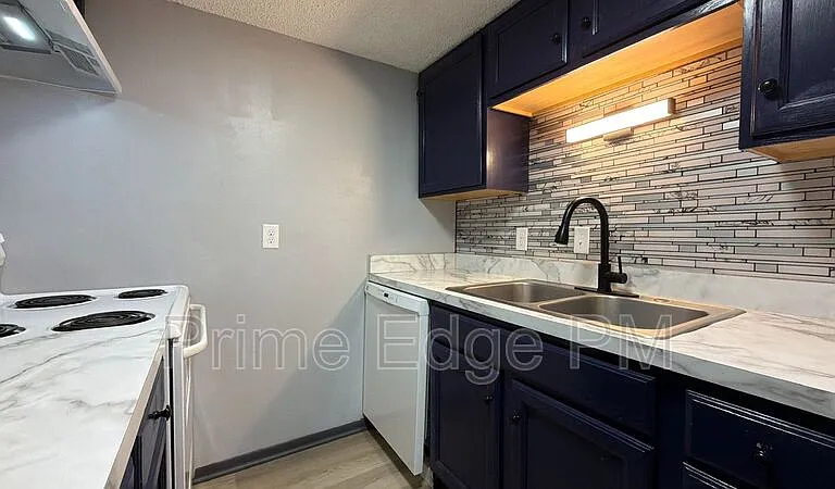 2343 B St #3 — Photo 11