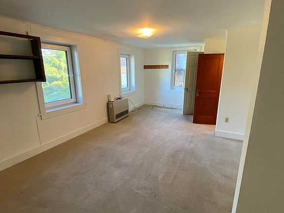 4th image of 377 Charlotte Rd APT B