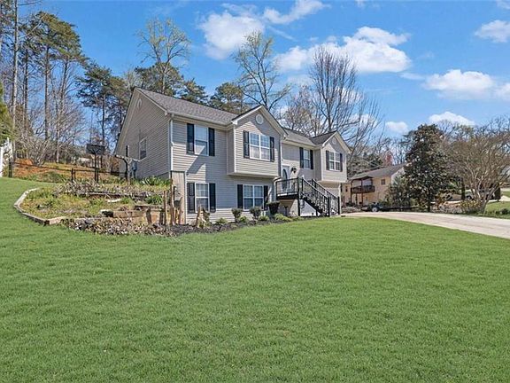 3rd image of 2932 Lake Hollow Rd