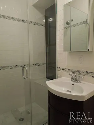 Rented by REAL New York | media 32