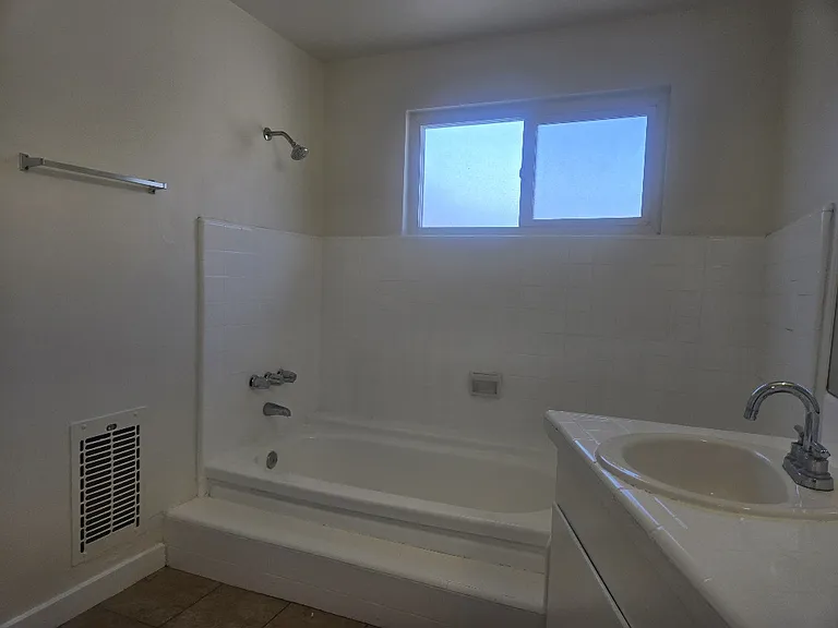 15480 Moorpark St #7 — Photo 6