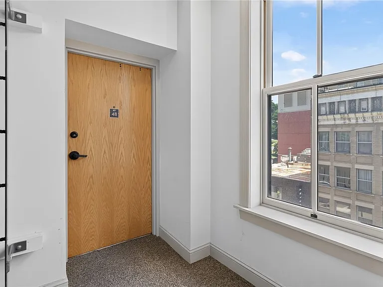 224 E State St — Photo 29