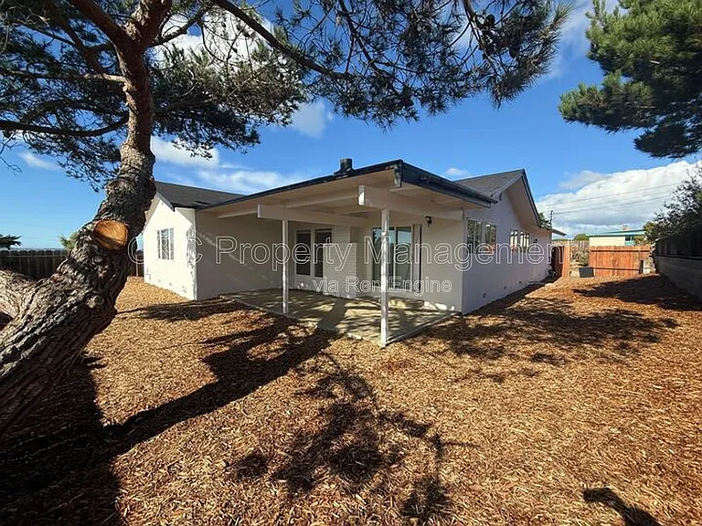 1790 Eucalyptus Ave — Photo 2