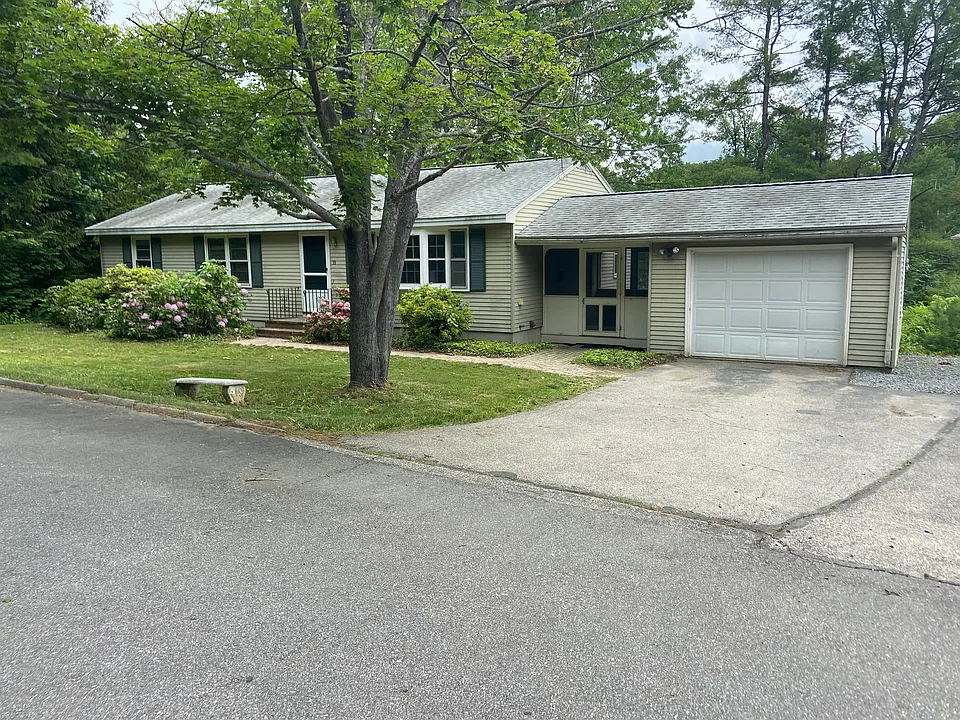 33 Garden Ln